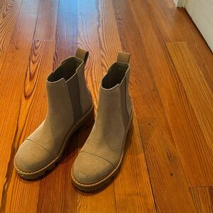 Brand new Sorel Joan suede boots